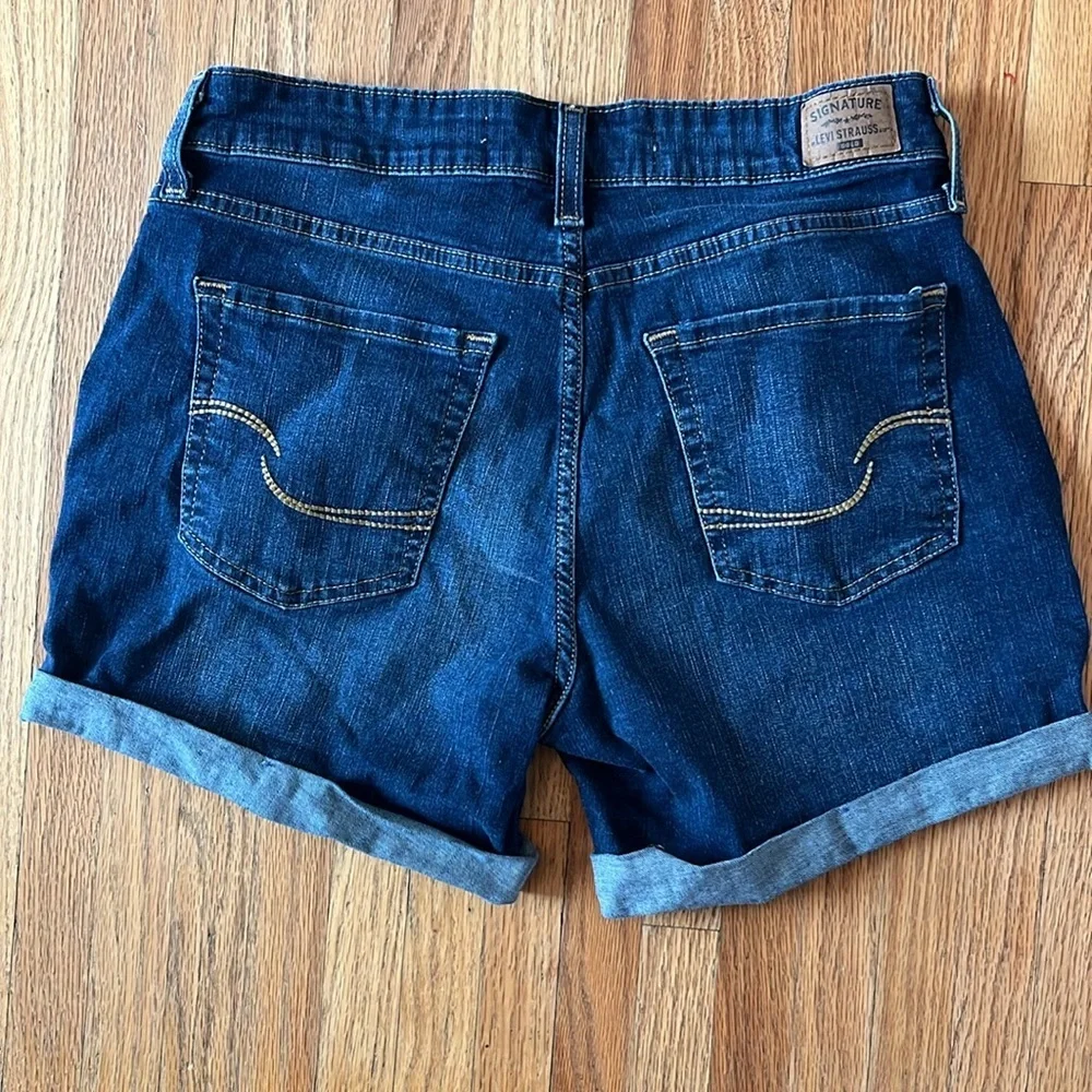 Levi Signature  Mid-Rise  Minimalist Denim Cuffed Shorts Size 6